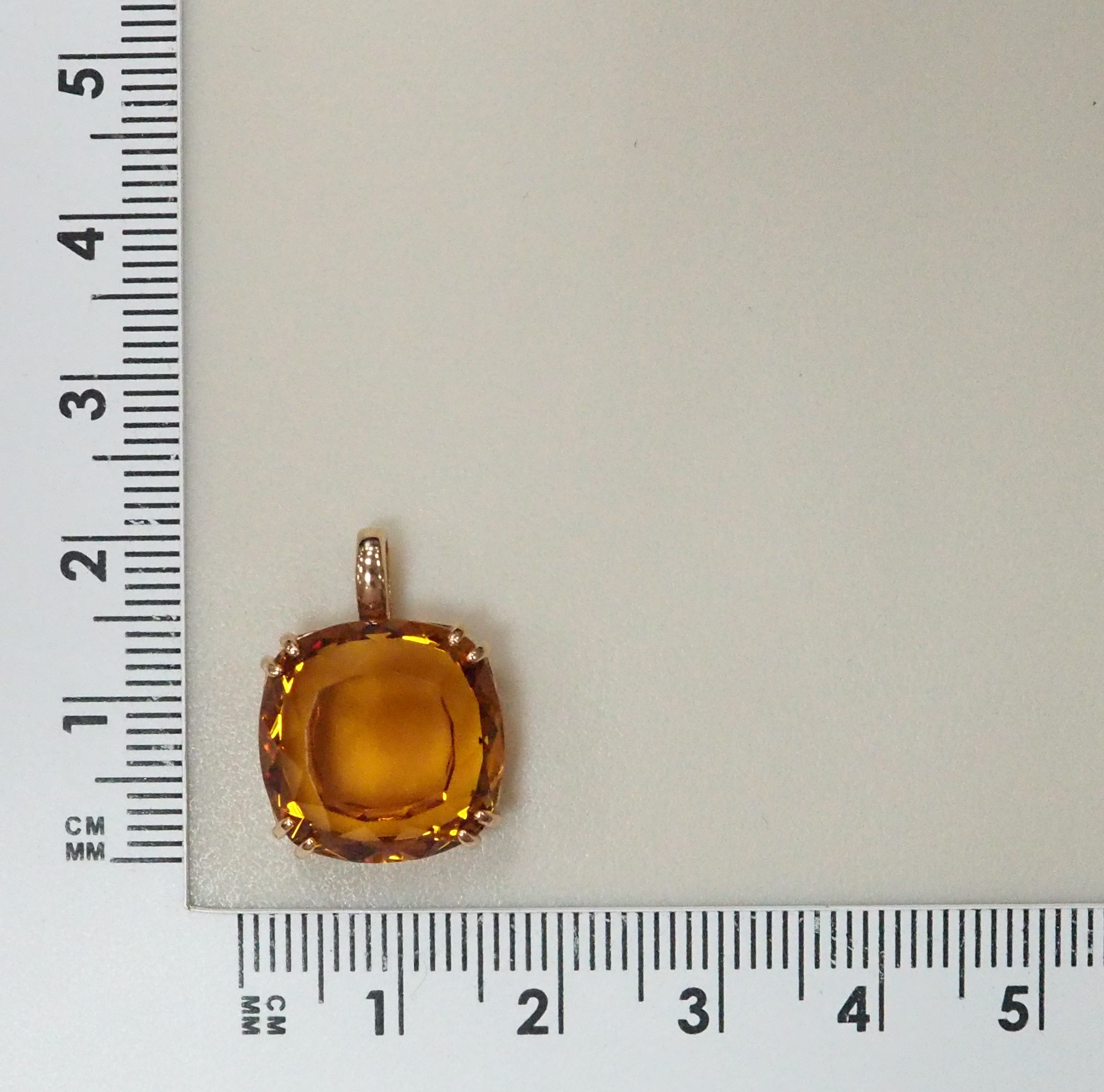 Серебряная подвеска с цитрином